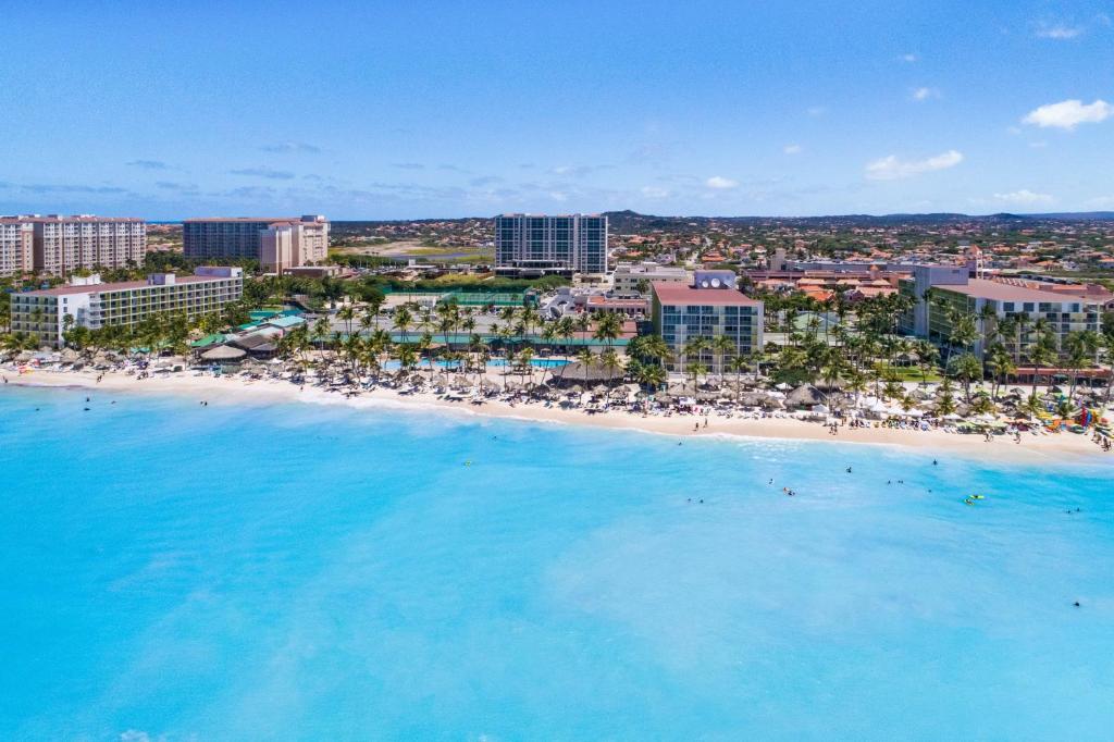  Caribbean beach in Aruba