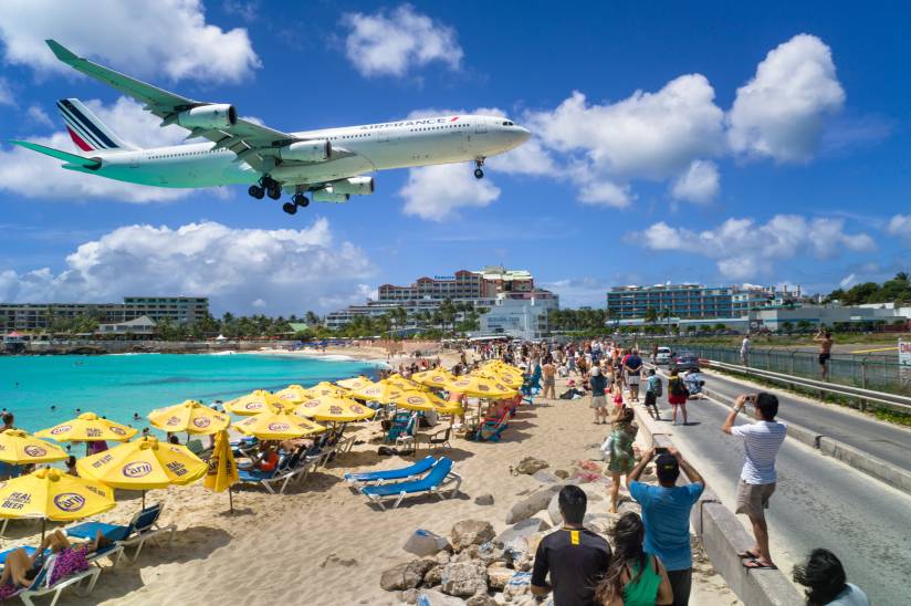 Gigantic airplanes fly over maho beach