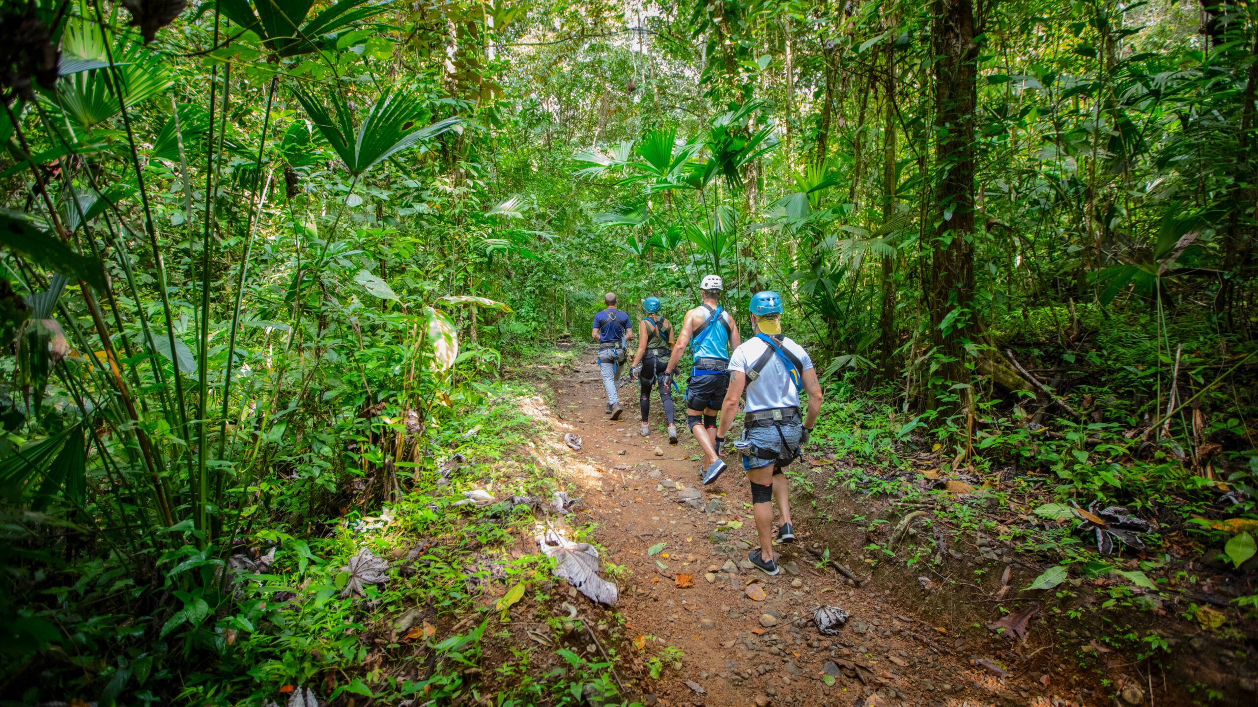 Caminata en playa jaco Costa Rica