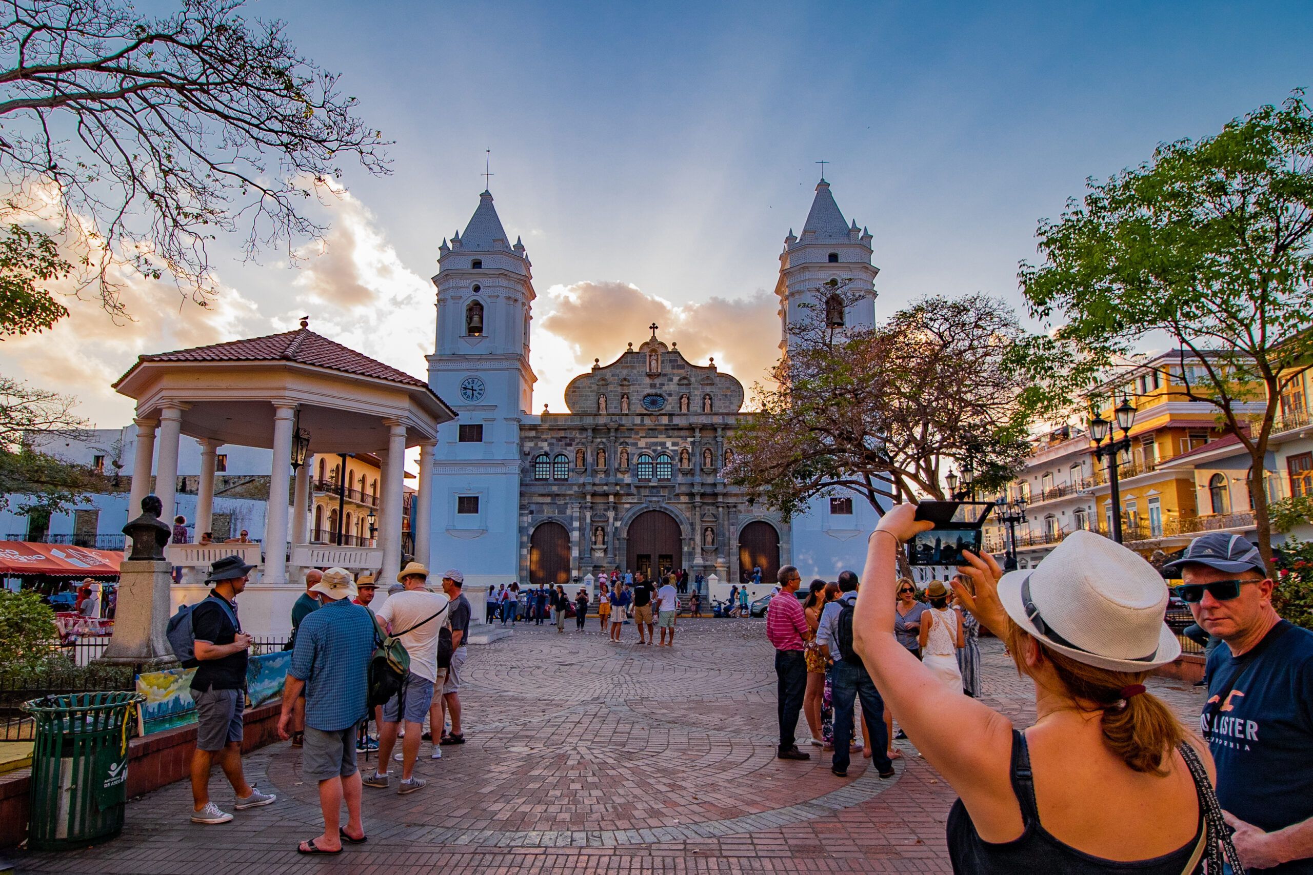 TOUR AT CASCO ANTIGUO