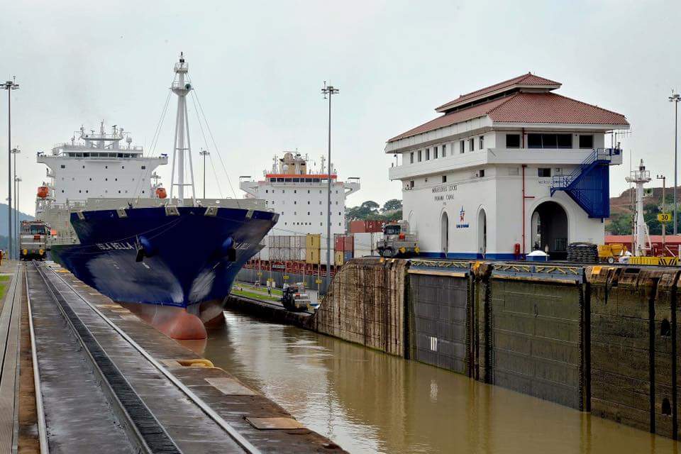 Miraflores Locks (2)